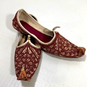 Curled toe / Aladdin style shoes jutti / mojri shoes​​​​​​​​​​​​​​​​
